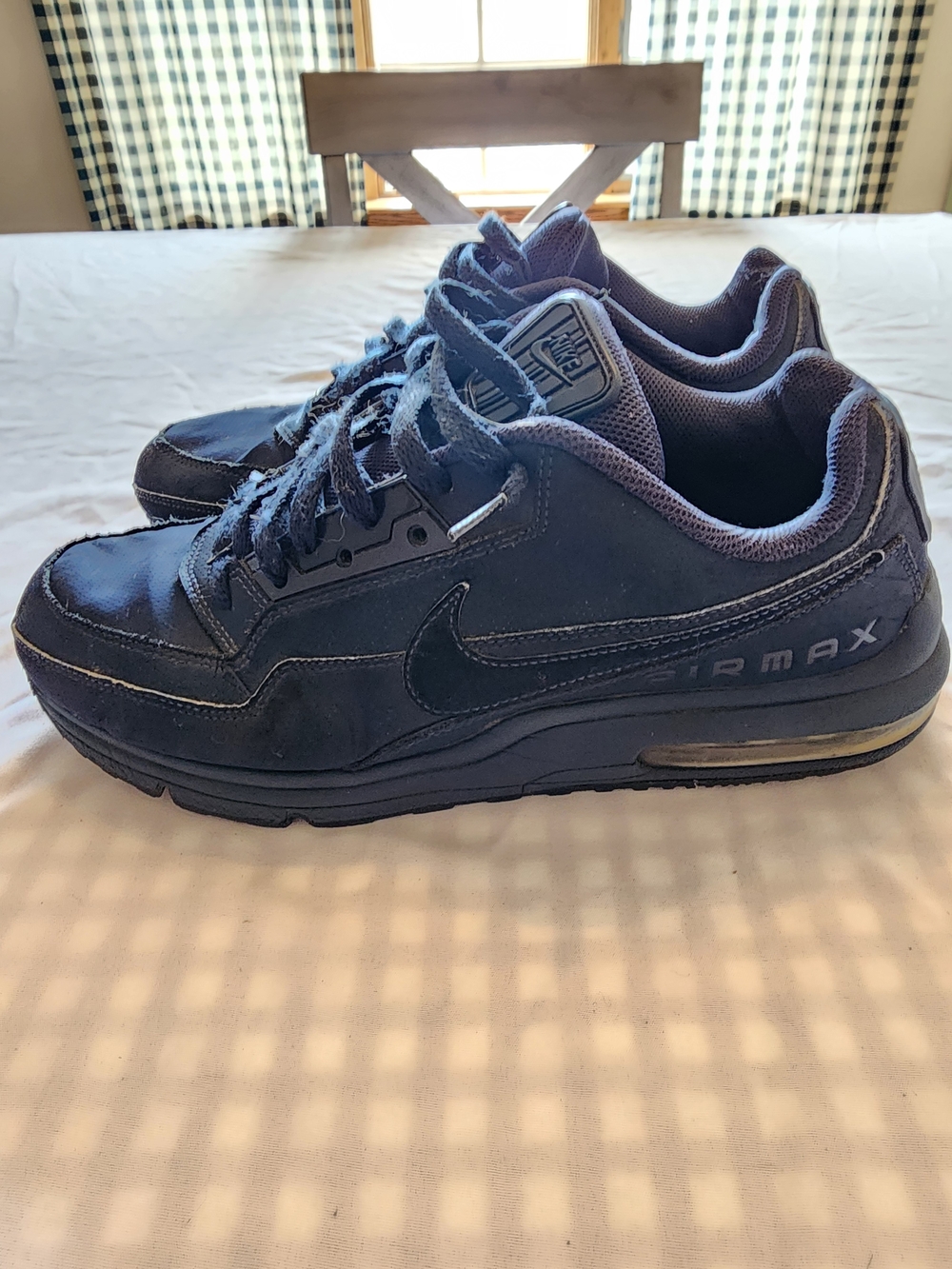 Nike Men’s Air Max Low-Top Sneakers - Navy/Black
